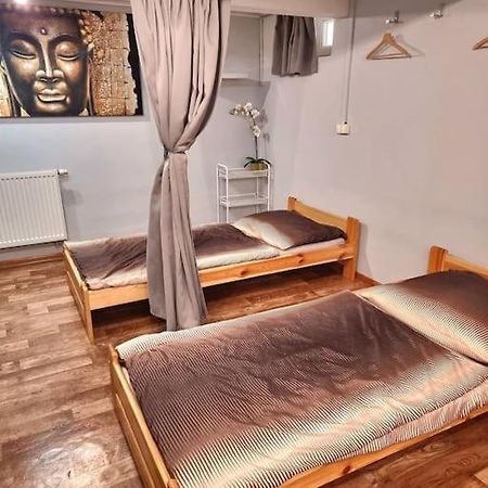Simple Apartment Near Hockey & Football Arena Bratislava Esterno foto