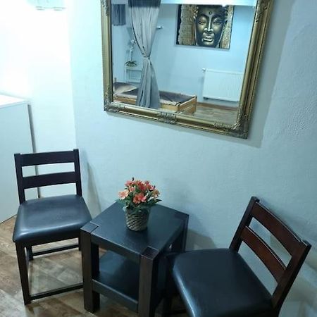 Simple Apartment Near Hockey & Football Arena Bratislava Esterno foto