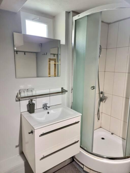 Simple Apartment Near Hockey & Football Arena Bratislava Esterno foto