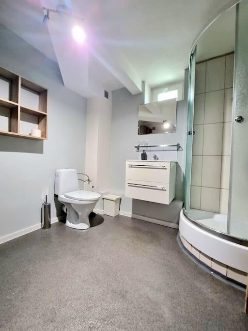 Simple Apartment Near Hockey & Football Arena Bratislava Esterno foto